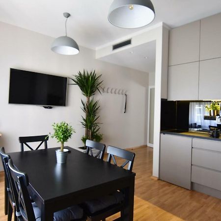 Karlo Main Square Apartments 1 Загреб Экстерьер фото